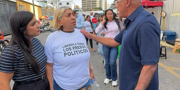 Jorge Rodríguez - familiares de presos políticos