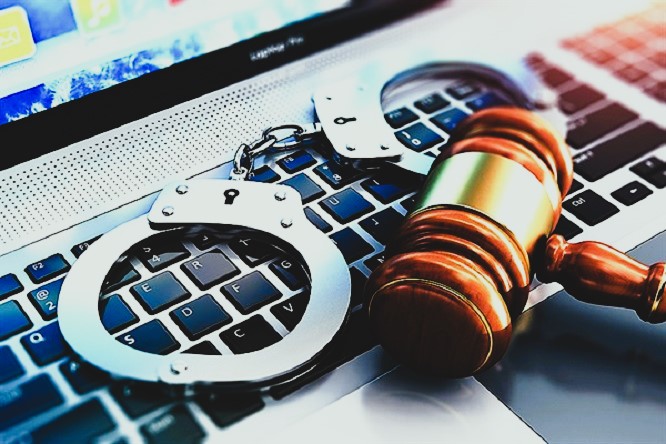 José Leggio Cassara - Denunciando la difamación en línea; Hay solución legal para este desafío global - FOTO