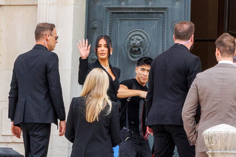 Kim Kardashian declara casi cinco horas por el atraco que sufrió en París