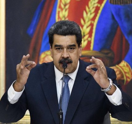 La oposición tiene que aumentar la presión nacional a Maduro