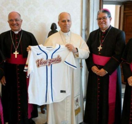 León XIV se suma al Team Béisbol Venezuela