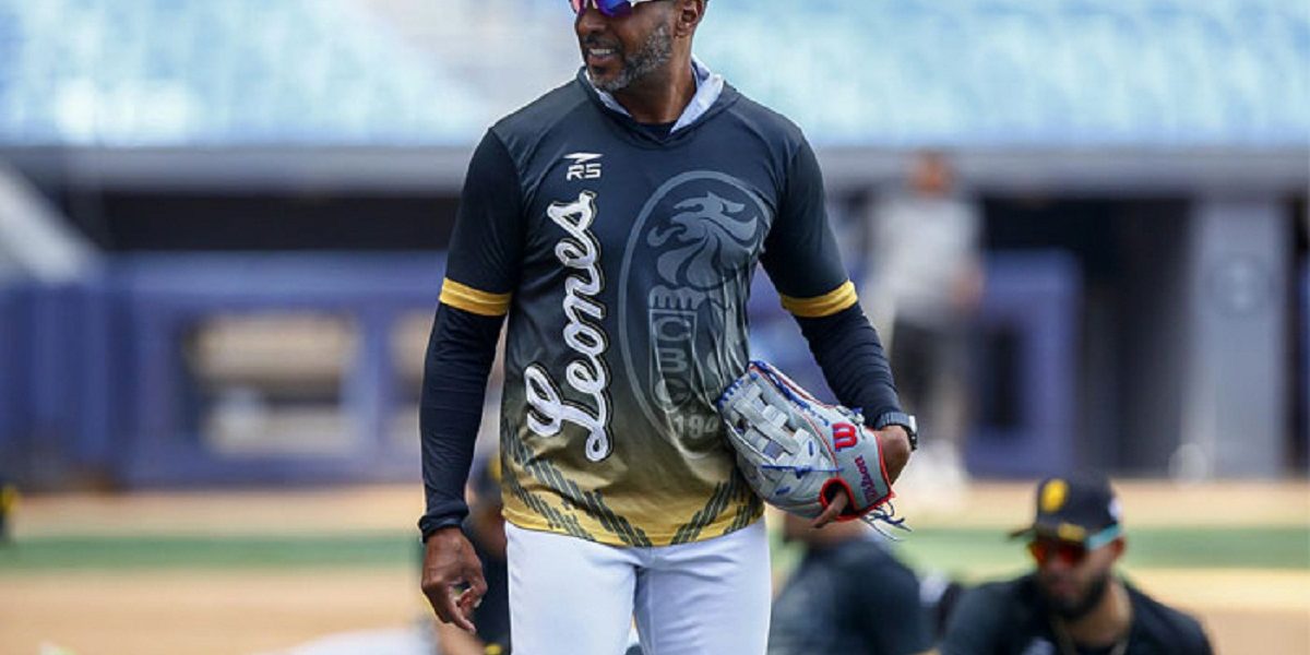 Leones ratifica a su mánager José Alguacil