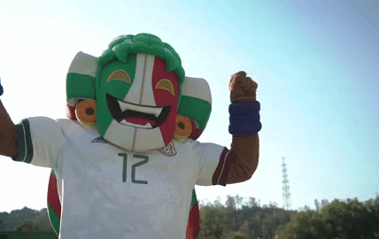 mascota de México celebrando de felicidad con los brazos levantados porque México tiene tres jugadores con muy buenas estadísticas.- Blog Hola Telcel