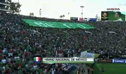 aficionados de México cantando el himno nacional antes de los partidos contra Uruguay y Brasil.- Blog Hola Telcel
