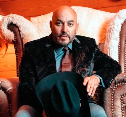 Lupillo Rivera revelará 'Tragos amargos' de su vida en autobiografía