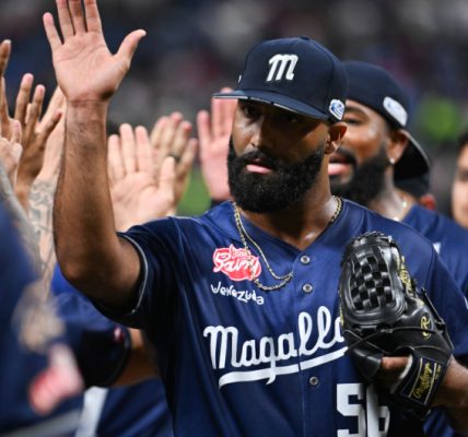 Magallanes ganó primer choque de los "eternos rivales"