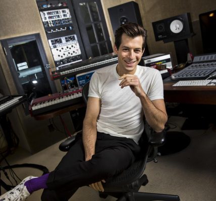 Mark Ronson compondrá la banda sonora de la precuela de "Narnia"