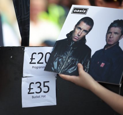 Oasis extiende su leyenda e inicia su gira mundial