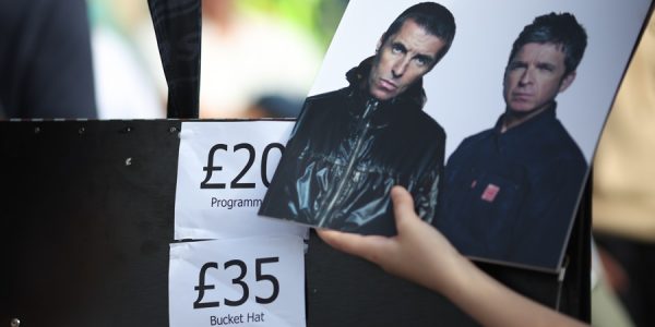 Oasis extiende su leyenda e inicia su gira mundial