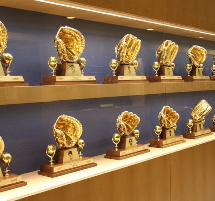 Ocho venezolanos figuran entre los finalistas al Guante de Oro