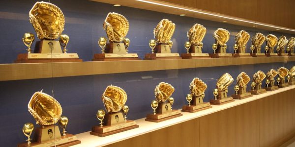 Ocho venezolanos figuran entre los finalistas al Guante de Oro