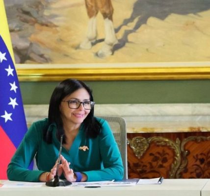 Presidenta encargada plantea diálogo con la oposición: van 626 excarcelaciones