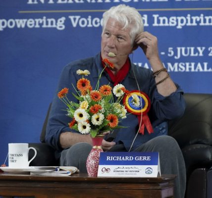 Richard Gere acompañó al dalái lama en su cumpleaños