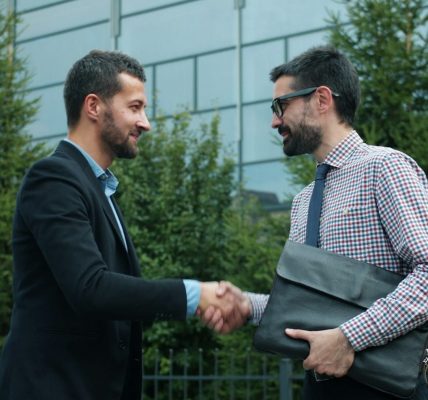 Rosales: El cliente no compra cuando lo convences, sino cuando aprende contigo