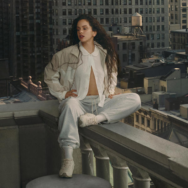Rosalía fue designada embajadora de New Balance