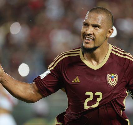 Salomón Rondón alcanza los 50 goles con la Vinotinto