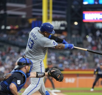 Salvador Pérez extiende su vínculo con Reales de Kansas City