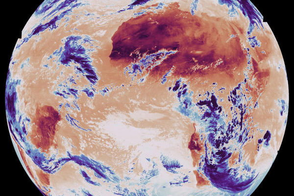 Satélite meteorológico europeo envía sus primeras imágenes de la Tierra