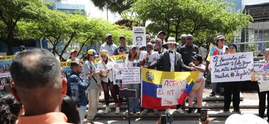 Sindicalistas acuden a la Embajada de EE.UU. en Caracas para pedir elecciones en Venezuela