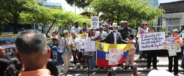 Sindicalistas acuden a la Embajada de EE.UU. en Caracas para pedir elecciones en Venezuela