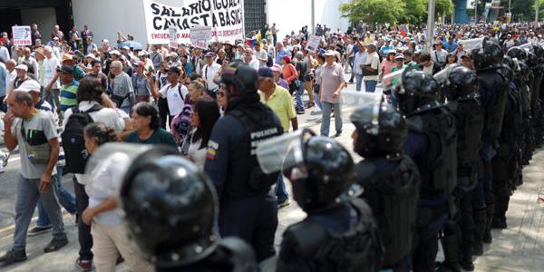 Protesta en Caracas por salarios