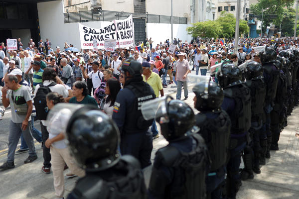 Protesta en Caracas por salarios