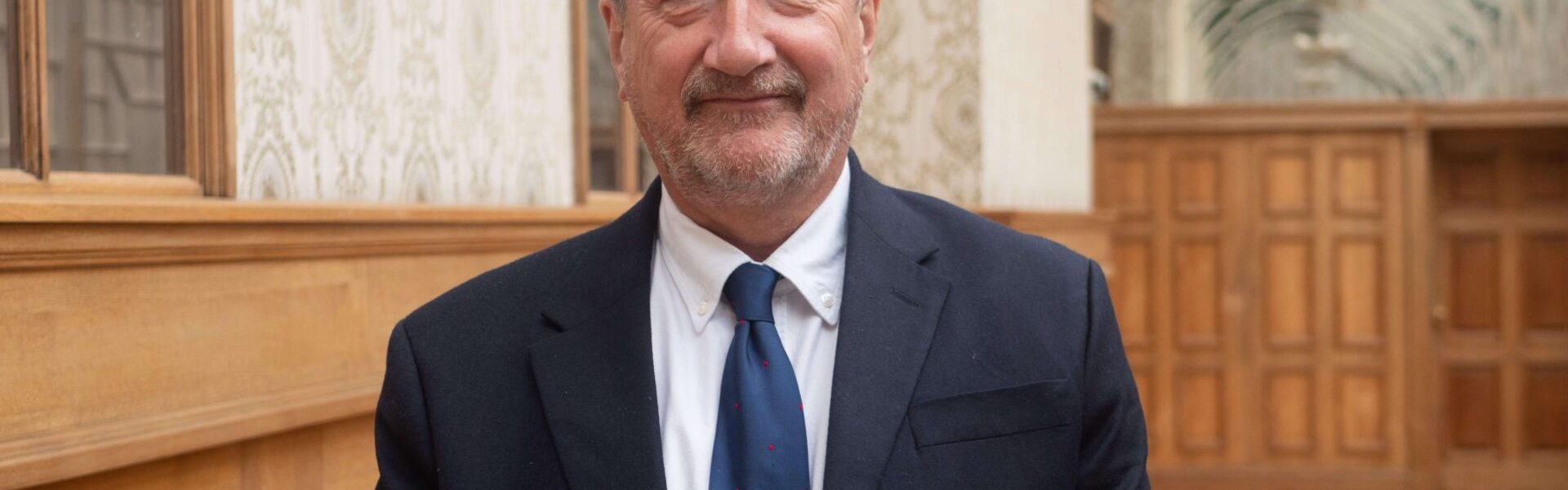 Steven Knight escribirá el guion de la nueva película de James Bond