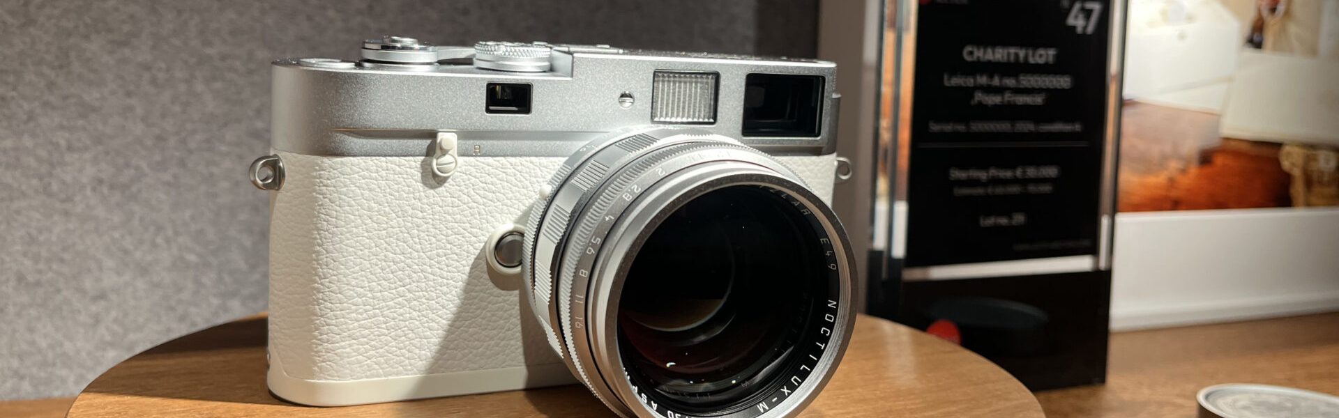 Subastada por € 6,5 millones cámara de fotos del papa Francisco