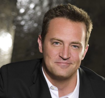 Subastarán tesoros de Matthew Perry para combatir las adicciones