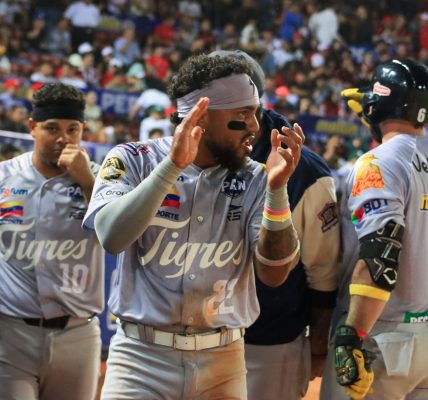 Tigres supera a Cardenales en el inicio de la LVBP