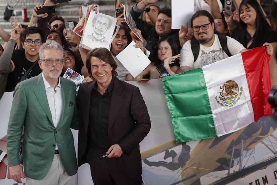 Tom Cruise llega a México para promocionar ‘Misión Imposible: Sentencia Final’