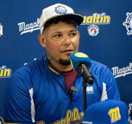 Yadier Molina renueva con el Magallanes por dos temporadas