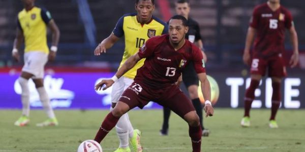 Vinotinto derrota a Ecuador 2-1 y sube entre los primeros 10