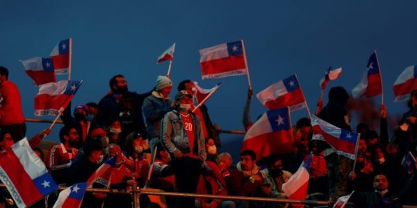 FIFA multa a selección Chilena por discriminación