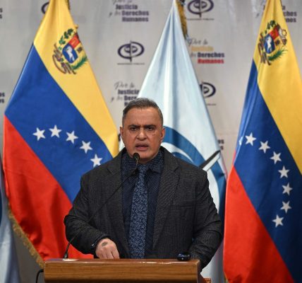 Emiten órdenes de aprehensión contra exdiputados opositores de Venezuela