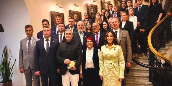 Tarek William Saab lleva sus versos a Rusia ¡Presentada con éxito la antología poética ‘Soñando El Largo Viaje’ en San Petersburgo! - FOTO