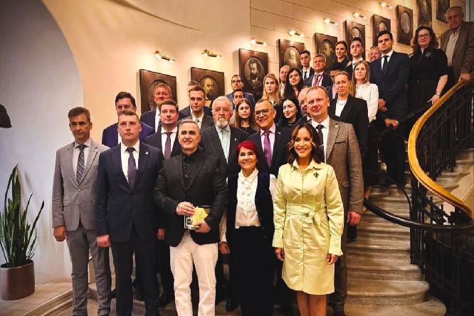 Tarek William Saab lleva sus versos a Rusia ¡Presentada con éxito la antología poética ‘Soñando El Largo Viaje’ en San Petersburgo! - FOTO