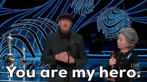 persona traduciendo a ganadora del Óscar en lenguaje de señas y diciéndole a todo el mundo que es su héroe.- Blog Hola Telcel